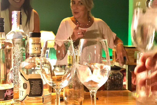 1-Hour Gin Tonics Guided Workshop with special view in Madrid - What “native host” means in your experience