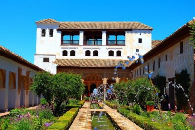 Andalusia 5-Day Guided Tour from Madrid via Cordoba - Day 2 in Seville: Santa Cruz, Plaza de España, and Giralda Views