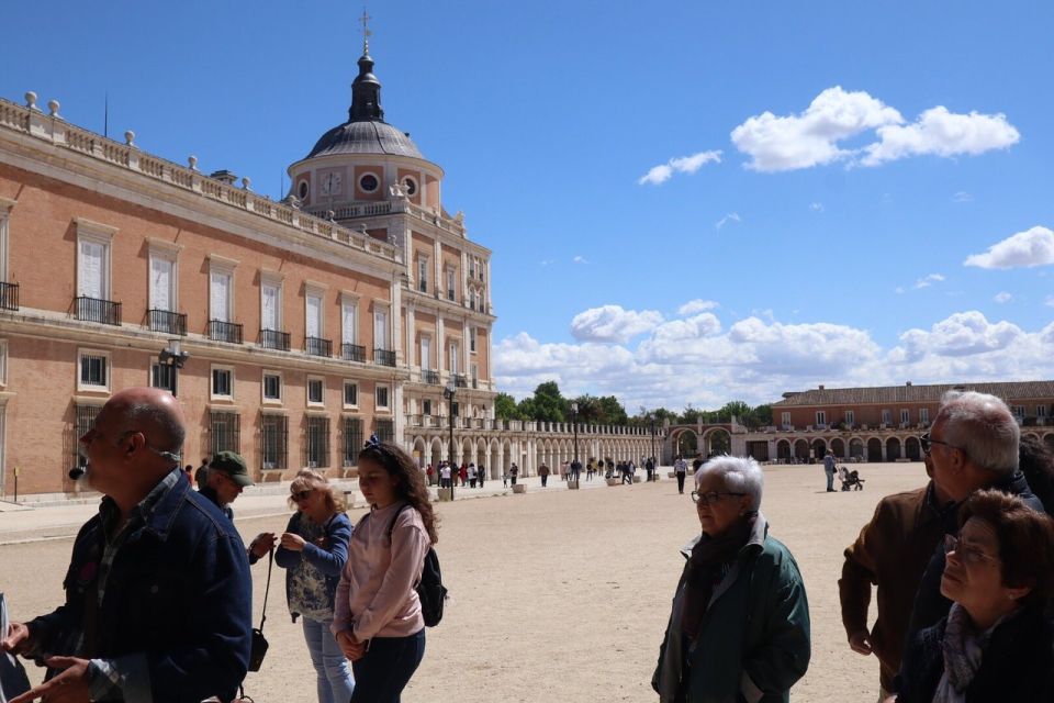 Aranjuez: City and Gardens Guided Walking Tour - Entering the Prince’s Garden: Island and Parterre Garden walkthrough