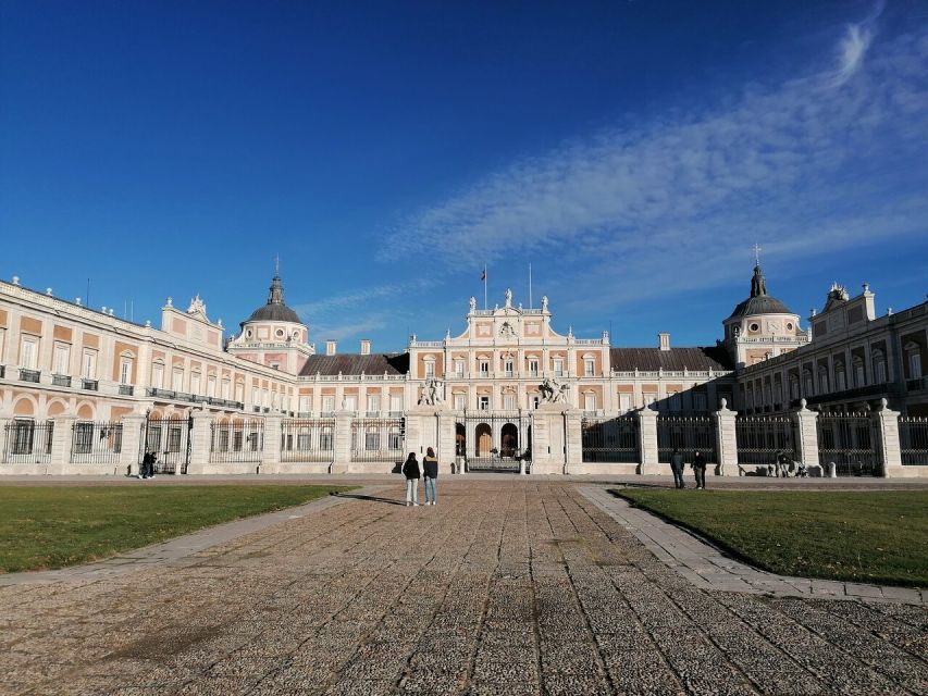 Aranjuez: City and Gardens Guided Walking Tour - Fountains, veredas, and myths: what your Spanish guide brings
