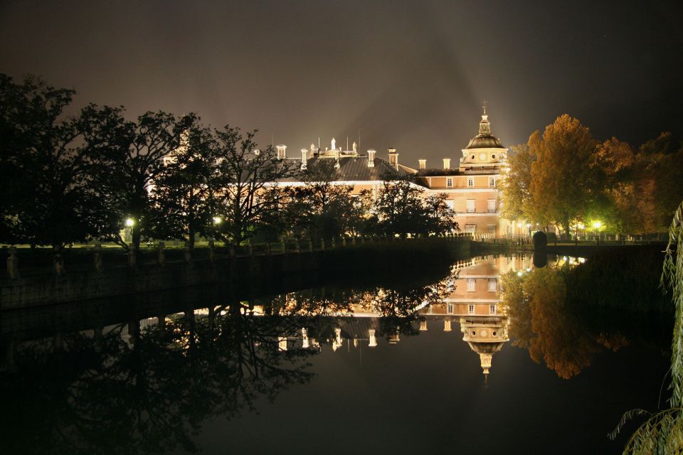 Aranjuez: Mystery and Legends Guided Nighttime Walking Tour - Plaza de Parejas: The Royal Palace Views That Set the Tone