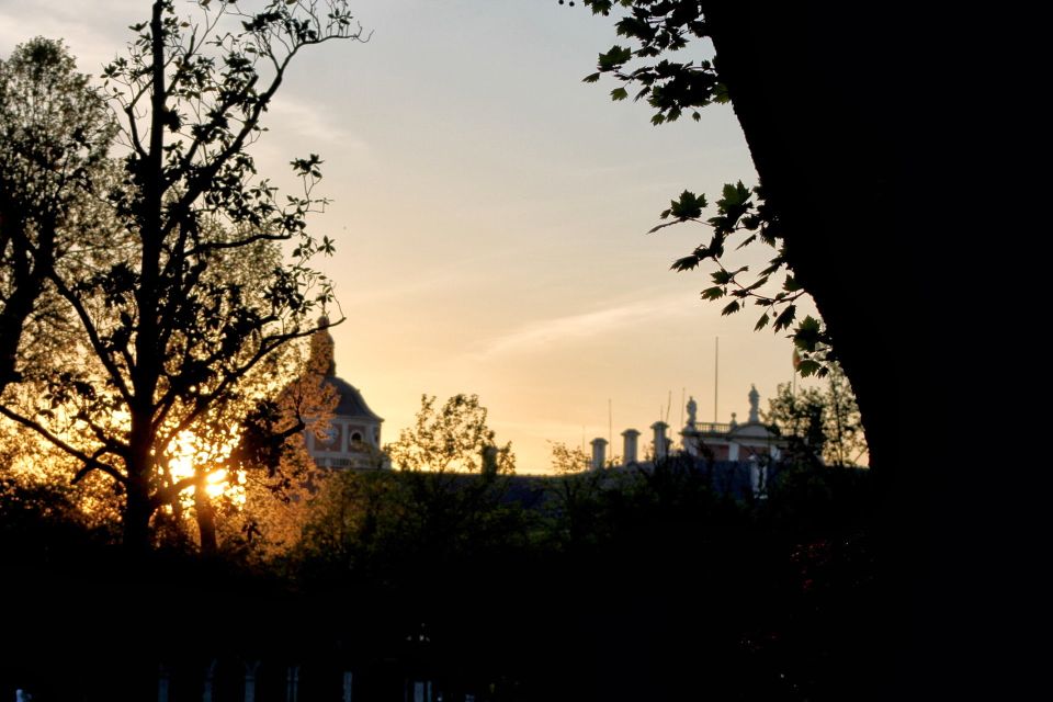 Aranjuez: Mystery and Legends Guided Nighttime Walking Tour - Stairway of the Statues and the Built-World Around You