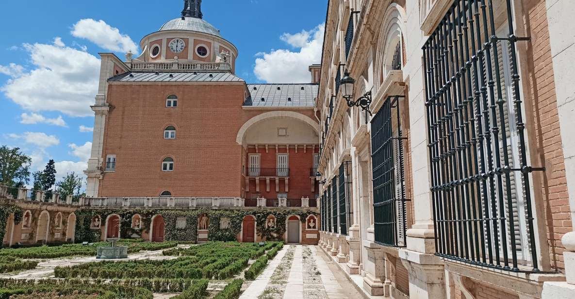 Aranjuez: Royal Palace Guided Tour - Inside the palace: a guided route built around how power worked
