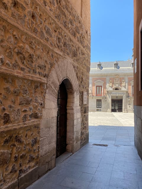 Architecture Tour: Old Historic Madrid with an architect - Key highlights you actually feel on the street