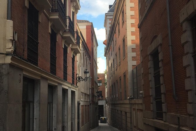 Architour through Lavapiés and Rastro with an architect - El Rastro: Turning a Street Market into a City Design Lesson
