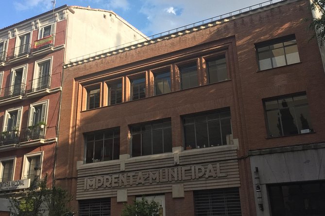 Architour through Lavapiés and Rastro with an architect - Pavón Teatro Kamikaze: Art Deco Details and a Choice to Pause