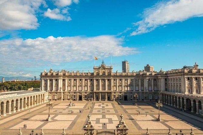 Arrival Transfer: Madrid Airport MAD to Madrid by Business Car - Who should book this private airport transfer?