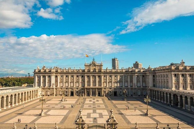 Arrival Transfer: Madrid Airport MAD to Madrid in Luxury Van - Finding Your Driver Fast: Name Sign, Arrivals Hall, and Clear Help