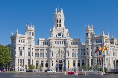 Arrival Transfer: Madrid Airport MAD to Madrid in Luxury Van - 60 Minutes Free Waiting: A Real Buffer for Madrid Delays