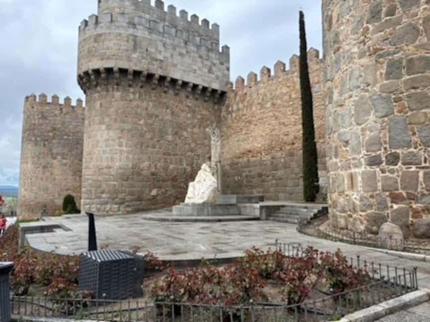 Avila and Segovia: Private Minivan Tour from Madrid - The drive to Segovia plus the lunch reset