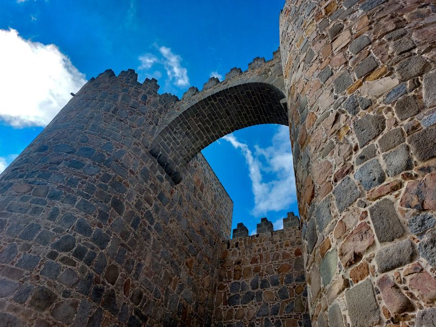 Ávila: Tour Privado Casco Histórico y Basílica San Vicente - Key highlights you’ll notice right away