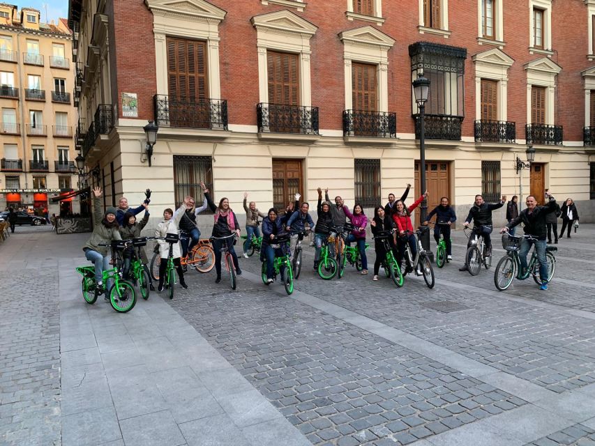 Bike Tour Through Madrid Río and Casa de Campo - Plaza de Oriente to Sabatini Gardens: Palace Views Without the Crowds