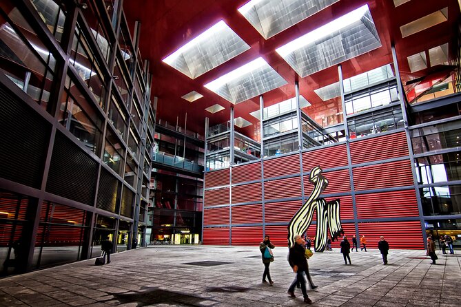 Culture Unveiled: Reina Sofía Guided Tour - Language expectations: English may not mean English-only