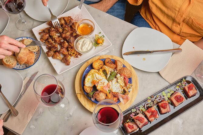 De Tapas in Malasaña: Evening Wine and Tapas Tour - Stop 1 in Malasaña: neighborhood history you can feel in the streets