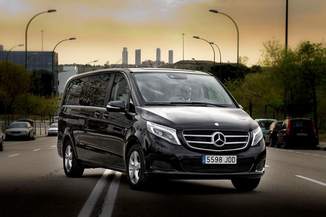 Departure Private Transfer from Madrid to MAD Airport by Van - Inside the van: comfort that matters when you have bags