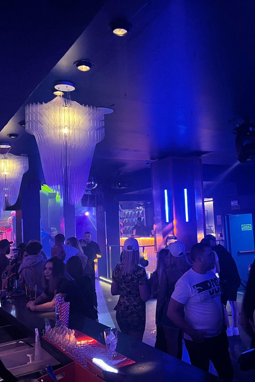 Disco night at Samsara, calle de la Cruz, 7, Madrid - Reggaeton-First Playlist and Crowd Energy