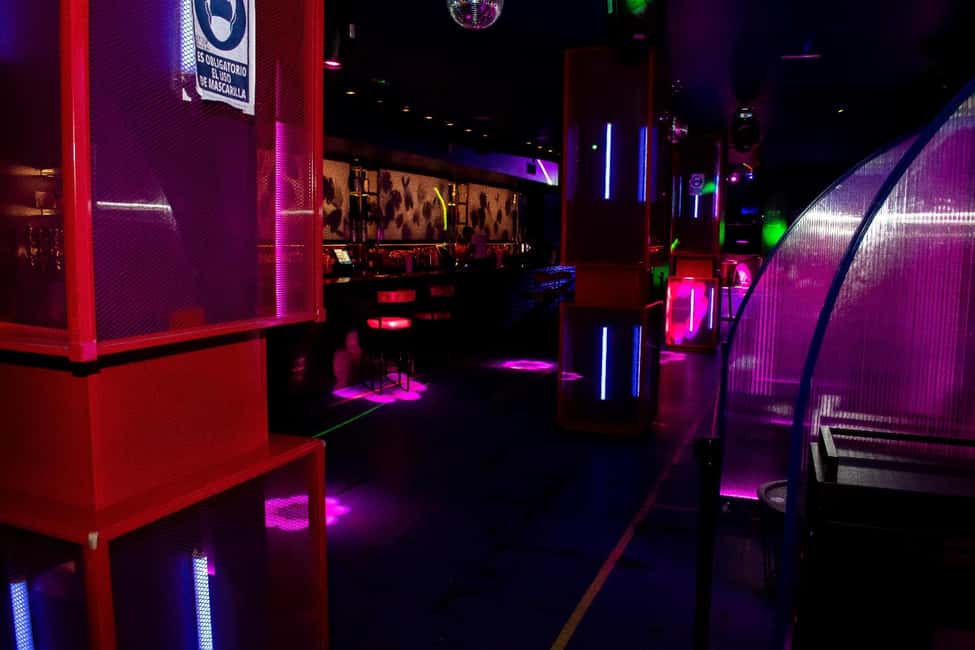 Disco night at Samsara, calle de la Cruz, 7, Madrid - Sound, Light Effects, and the Dance-Floor Setup