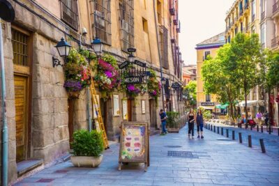 Don Quixote Quest Experience in Madrid - A 1926 Square With Bank of Spain Origins