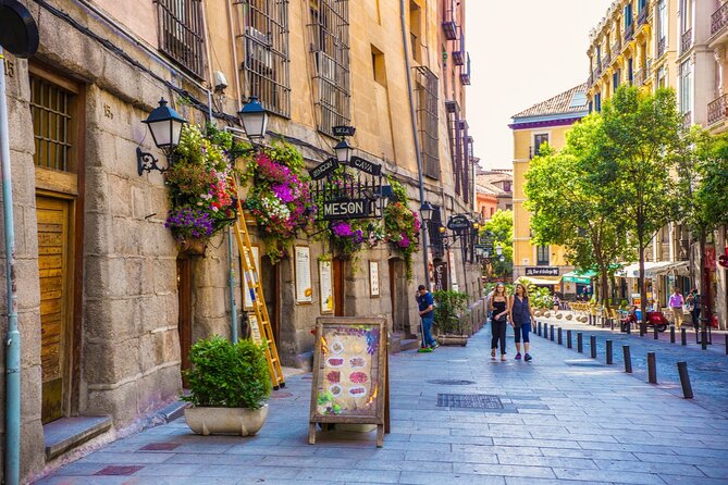 Don Quixote Quest Experience in Madrid - A 1926 Square With Bank of Spain Origins