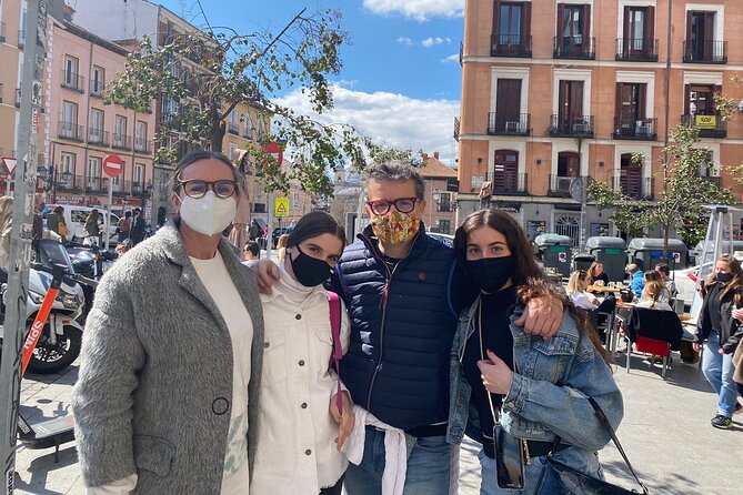 Escape game Madrid, chase the killer - Time management at 6:00 pm: finishing before the next group starts