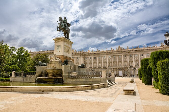 Escape the Inquisition in Madrid Exploration Game - The Real Strength: Flexibility and Avoiding Crowds
