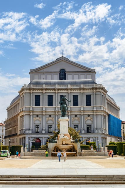 Essential Madrid: Walking Tour of the Historic Center - Royal Palace and Plaza de Oriente: the monarchy’s stage and the geometry around it