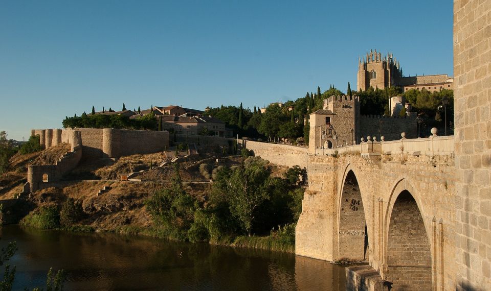 Essential Toledo with monuments and optional Legends tour - Santa María la Blanca Synagogue: tolerance as architecture