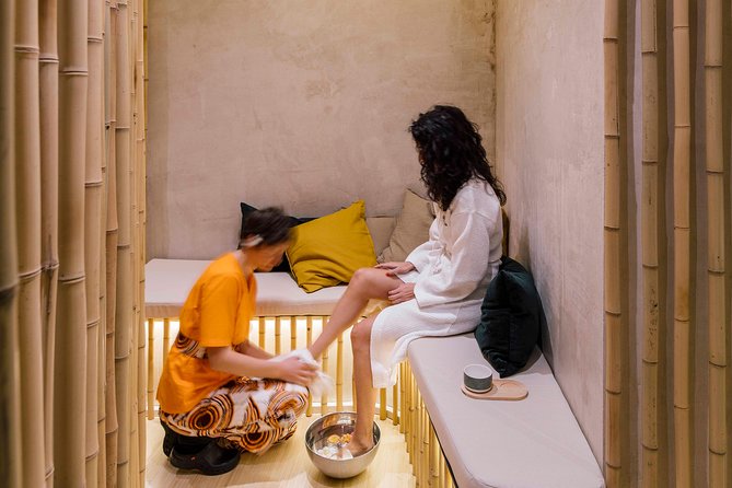 Eternal Youth Facial Treatment - Where You Start: C. del León, Centro (and Why It Matters)