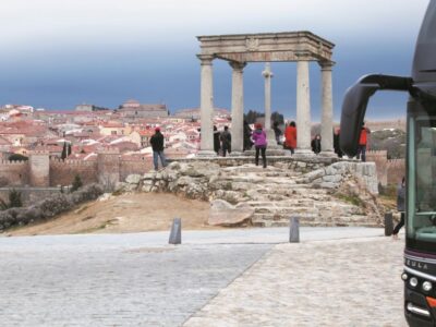 From Madrid: Ávila and Segovia Guided Day Trip - Meeting point comfort: what to do before you board