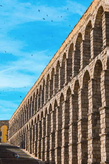 From Madrid: Ávila and Segovia Guided Day Trip - Segovia: the walk that ties the aqueduct to real streets
