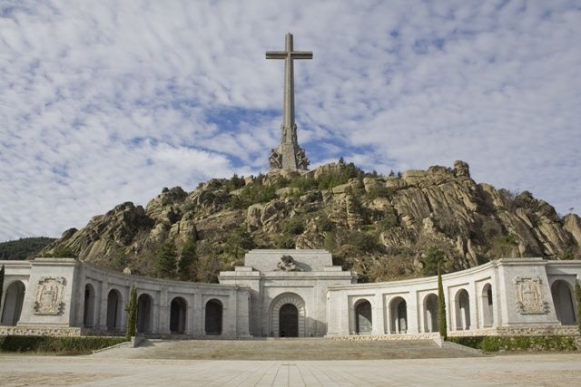 From Madrid: El Escorial, Valley and Segovia Day Trip - Why this Madrid day trip works (and who it suits)