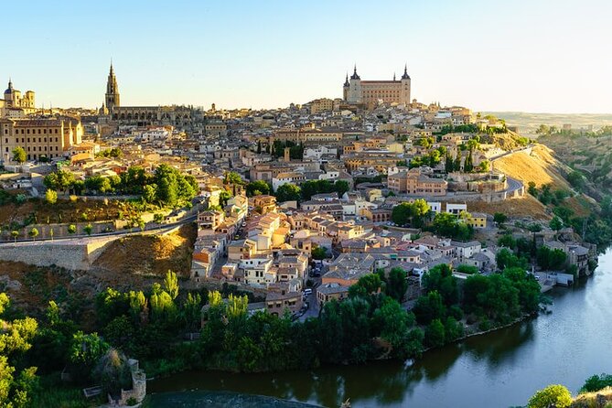 From Madrid: Full-Day Medieval Tour in Toledo and Ávila - Walking Ávila’s medieval walls and learning why the city matters