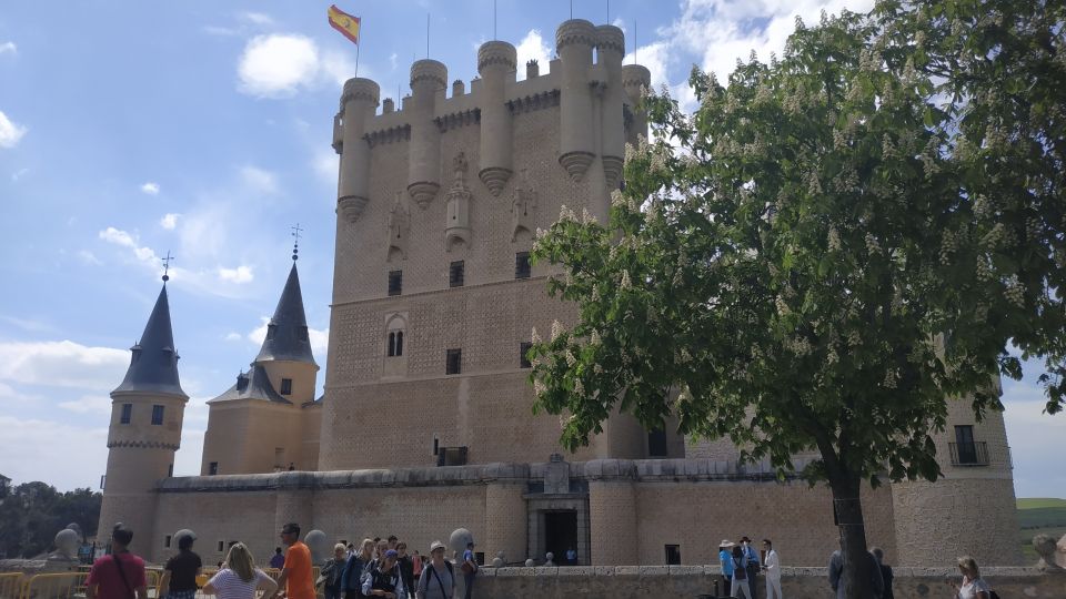 From Madrid: Guided Day Trip to Segovia and Toledo - Getting out of Madrid: the Big Bus start and the long road to Castile