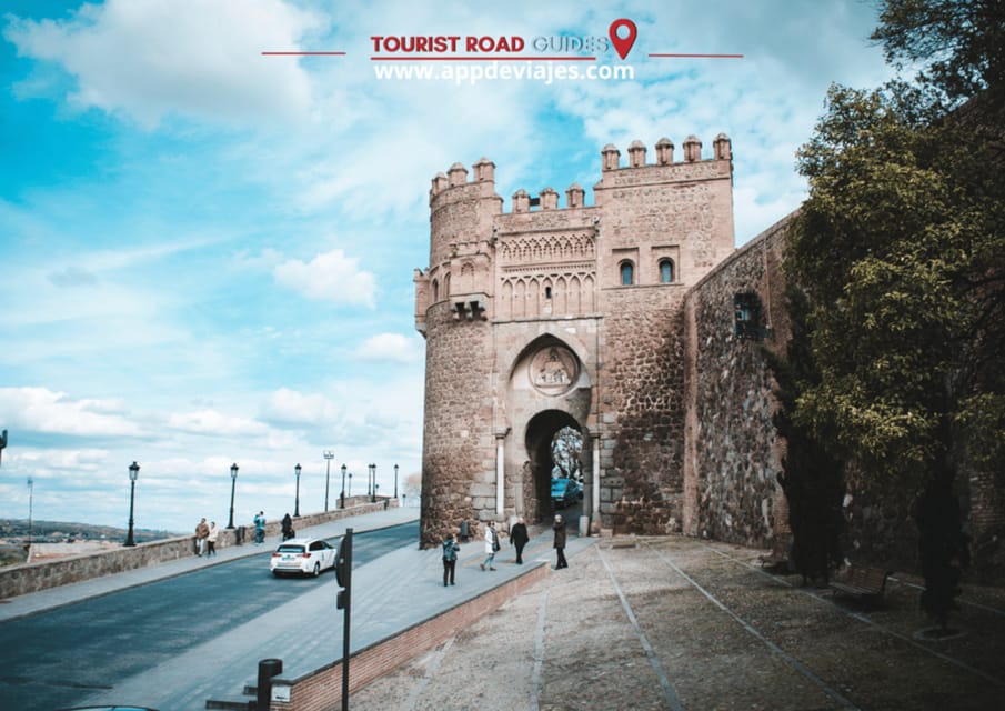 From Madrid: Tour Private Toledo & Segovia - The City of Three Cultures walk: narrow streets with real meaning
