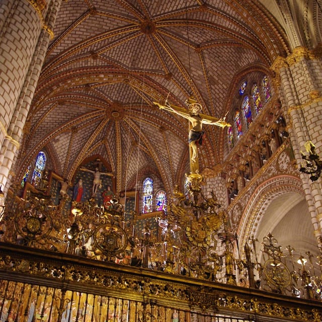 Guided tour of the Toledo Cathedral (Input no included) - Choir stalls, engravings, and pipe organs in the heart of the church