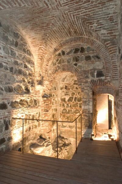 Guided Tour of Underground Toledo - Finding your guide at Plaza de Zocodover (and the green umbrella trick)