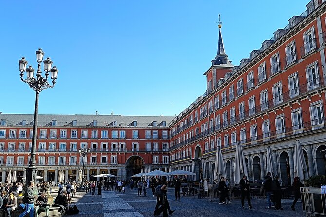 Highlights of Madrid - Small Group Walking Tour - Puerta del Sol: Where Madrid’s Main Stories Begin