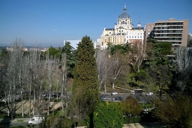 La Latina to Madrid Guided Tour with Breakfast - Las Letras and Galería Canalejas: From Golden Age Names to Luxury Retail Floors