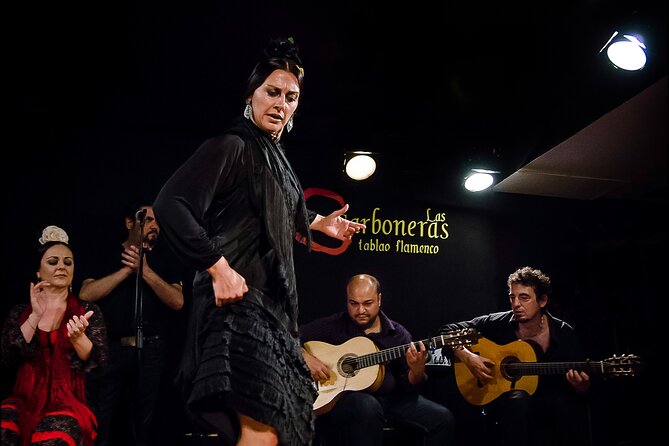 Las Carboneras Tablao Flamenco with Drink - The Show: How 7 Artists Keep the Energy Moving