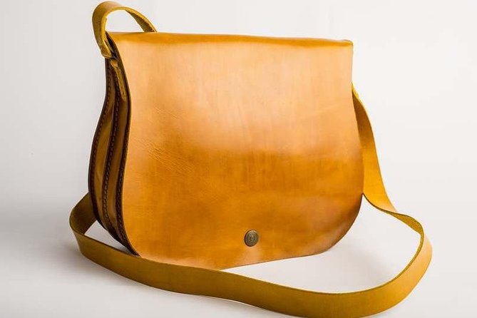 Leathercraft Workshop in the Rastro of Madrid - The Social Side: Small Groups, English Guidance, and a Calm Pace