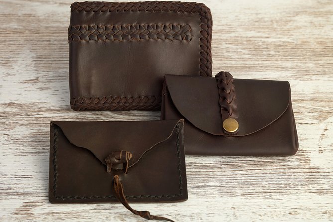 Leathercraft Workshop in the Rastro of Madrid - From Tools to First Cuts: Your 3-Hour Leather Flow