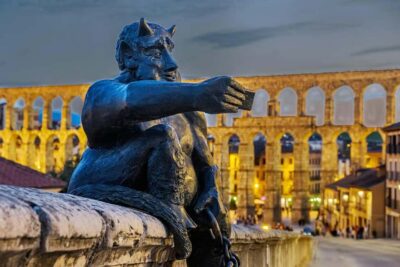 Legends and Mysteries of Segovia Tour - Getting started by the Monument to Daoiz y Velarde and the Alcázar area