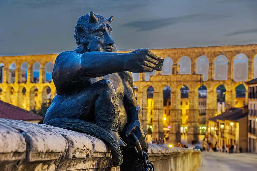 Legends and Mysteries of Segovia Tour - Getting started by the Monument to Daoiz y Velarde and the Alcázar area