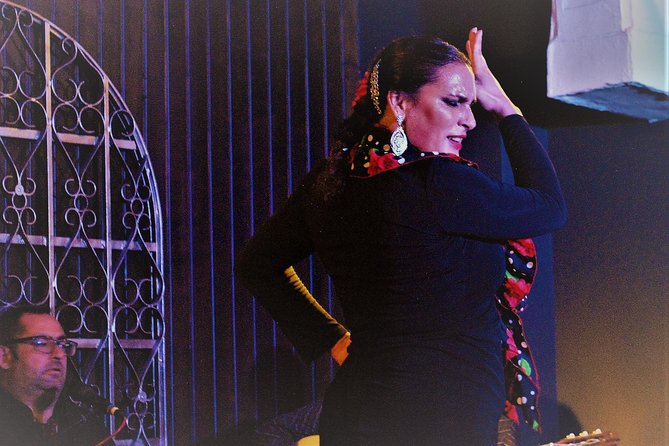 Local Flamenco Show with dinner at El Cortijo - Dinner at 8:30: Gazpacho, raciones, and what counts as a real meal