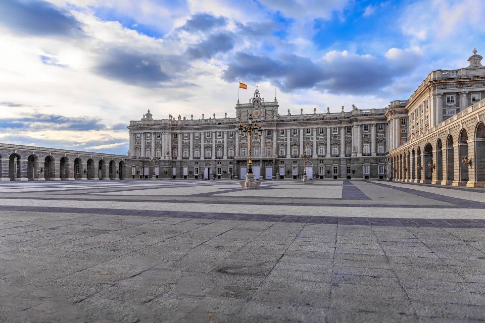 Madrid: 2-Hour City Highlights Guided Walking Tour - Pickup and Meeting Point: Don’t Leave This to Chance