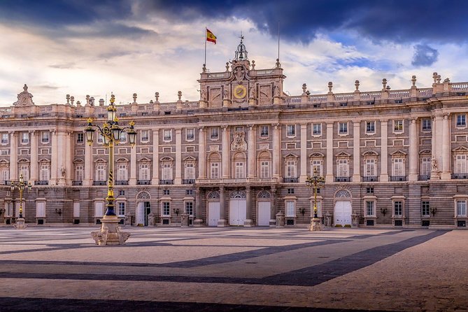 Madrid 2 Hours Private Walking Tour with Guide - Meeting point, hotel pickup, and how the timing works