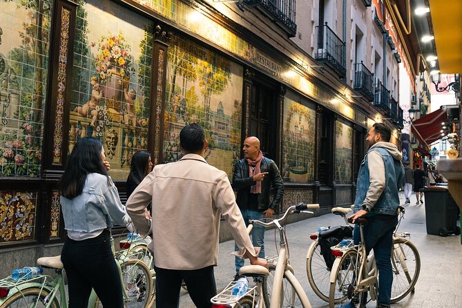 Madrid at Night: Vintage Bike Tour of City Highlights - How the Ride Feels: Crowds, Comfort, and Staying Safe