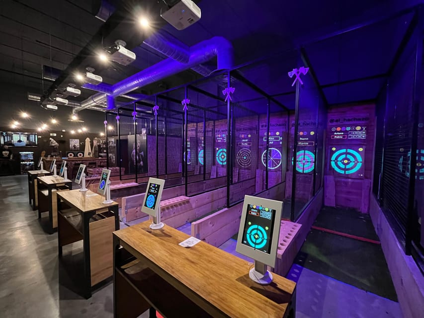 Madrid Atocha : Interactive Axe Throwing 1h - Safety First: The Stuff You’ll Be Told Before Any Throw
