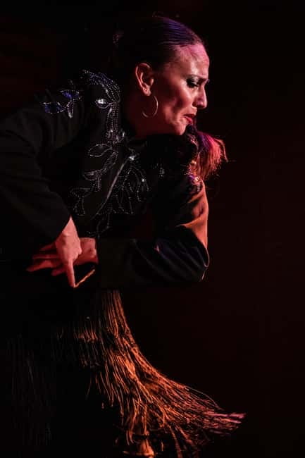 Madrid: Authentic Flamenco at Flamenco de Leones with drink - The cold drink moment that kicks you into show mode