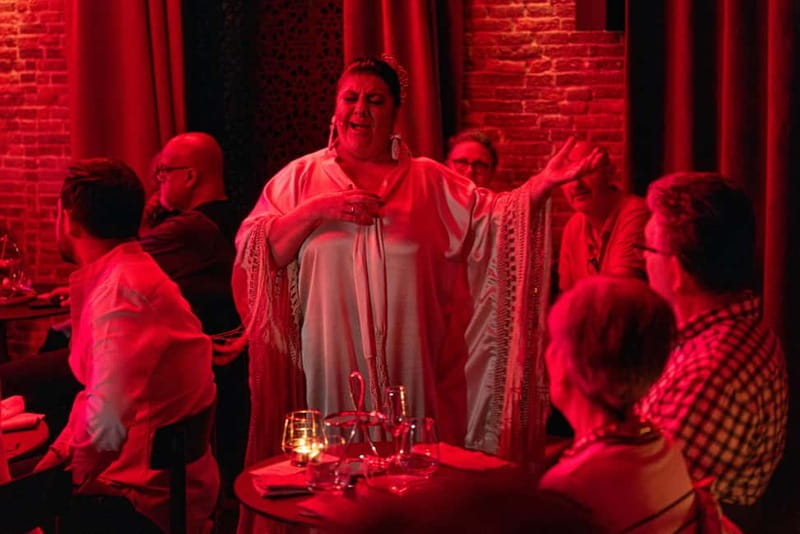Madrid: Authentic Flamenco at Flamenco de Leones with drink - Dress code and small etiquette tips that help